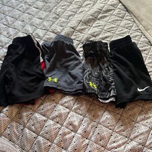 Boys size 2t shorts.